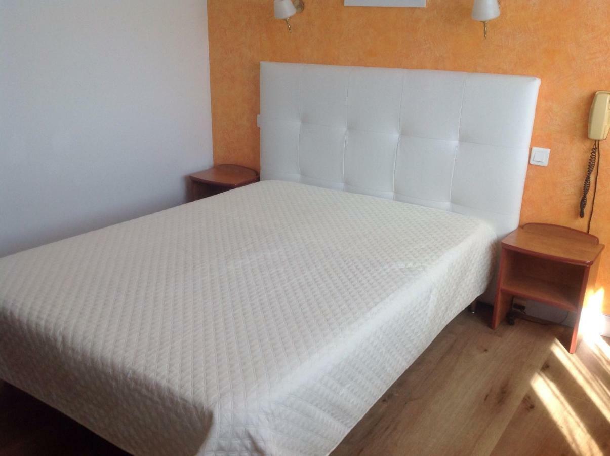 פואסננט Hotel De La Cale מראה חיצוני תמונה